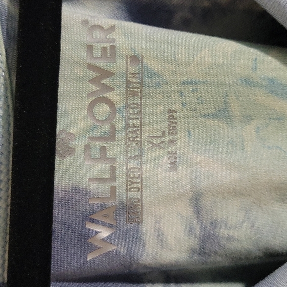 NWT Wallflower tie die crop top with build in bra size XL - Picture 4 of 4